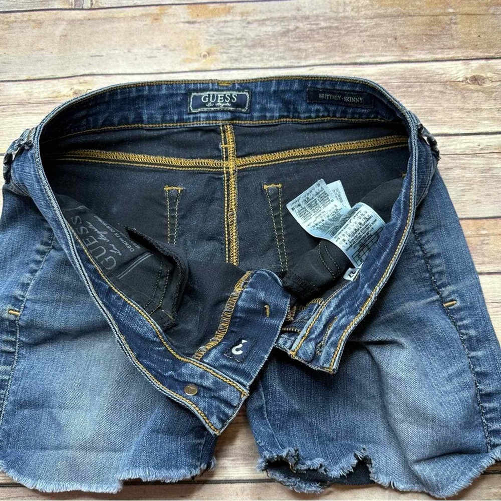 Guess Brittney Skinny Blue Denim Cutoff Jean Shorts Women's Size 27 Long Bermuda - Picture 4 of 12